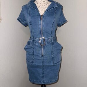 Y2K DENIM MINI GUESS JEAN DRESS WITH ZIPPER AND BELT ACCESSORY DETAIL